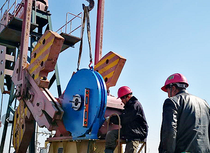 創(chuàng)新形成了抽油機(jī)半直驅(qū)采油技術(shù)，**了系統(tǒng)能耗減少了維護(hù)工作量，提高了**性